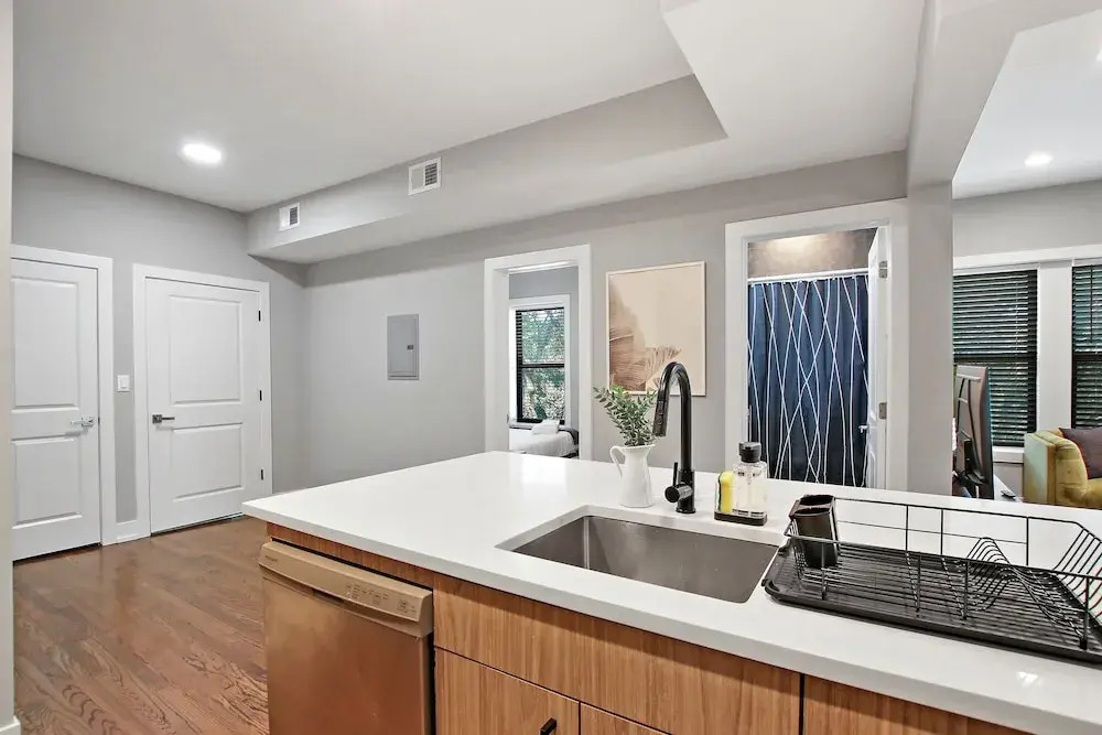 3BR Well-Furnished Apt - Kedzie 3F