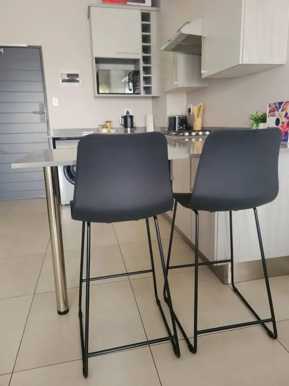 Charming 2-bedroom Apartment in Midrand, Close to Mall of Africa