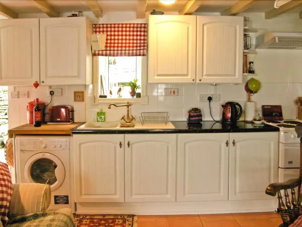 Pet friendly two bedroom cosy cottage
