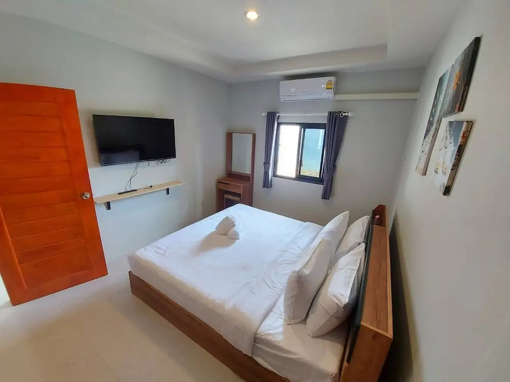 Ocean Breeze Apartment by PIPS