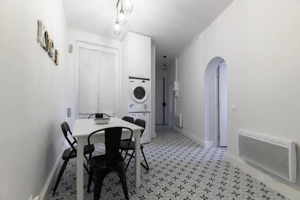 Daumier - New 2 Bdrs Flat near la Seine