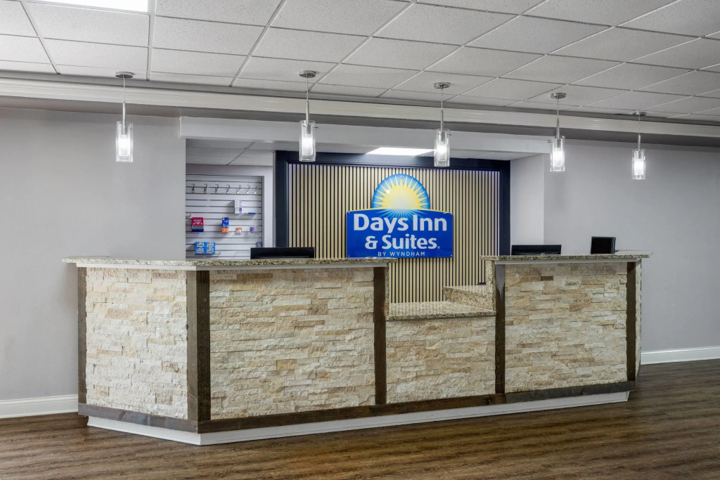Days Inn and Suites by Wyndham Hammond, IN