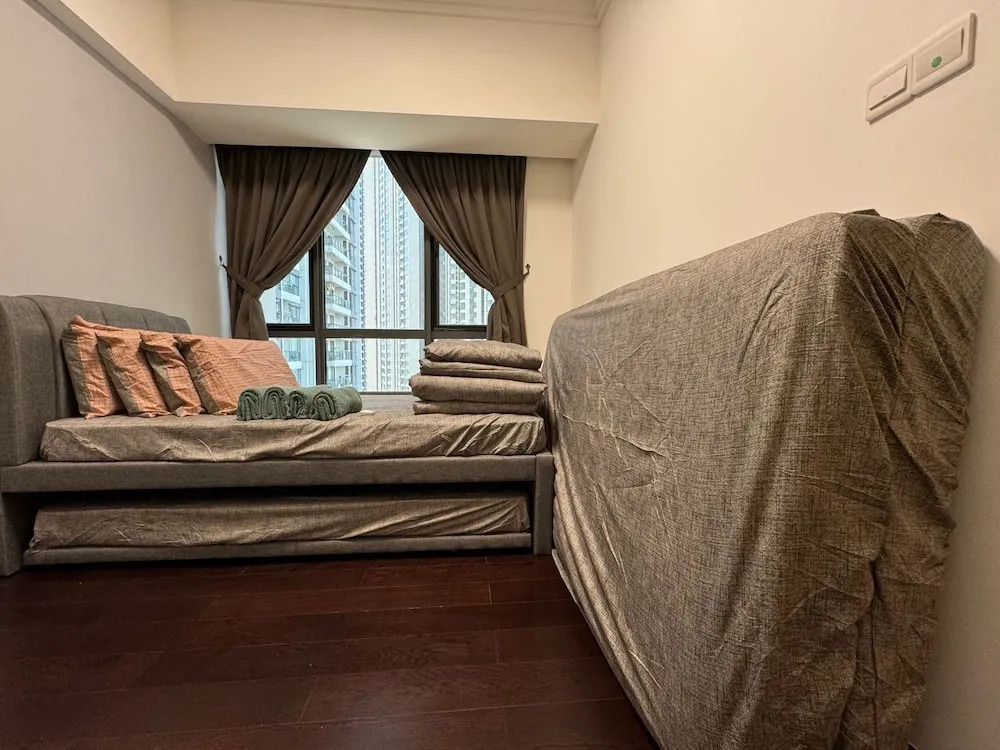 JB City CIQ-R&F Shopping Mall Apartment