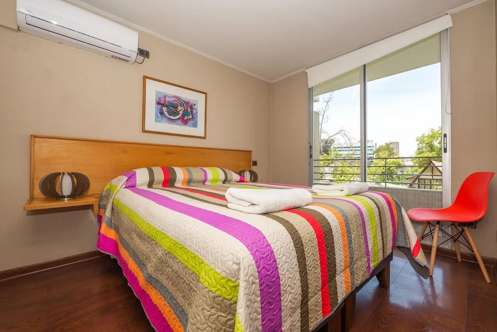 Red Velvet - 1BR - w/Parking, AC & Terrace