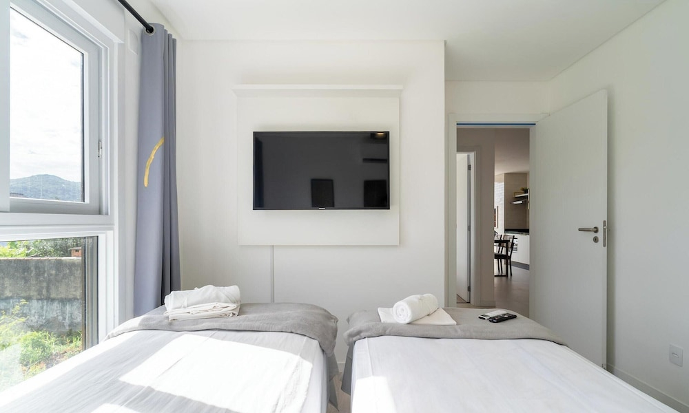 Apts in a Condominium w/ Pool Just 500 m fr Ingleses Beach - Mncs