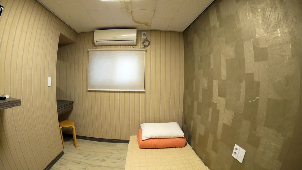 HI Guest House - Hostel