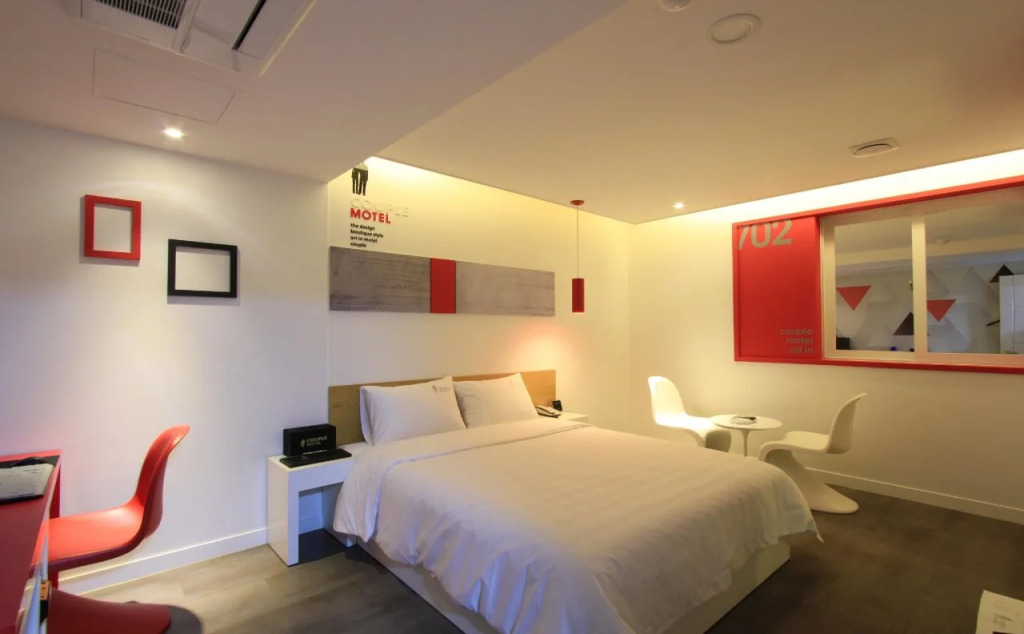 Couple Hotel