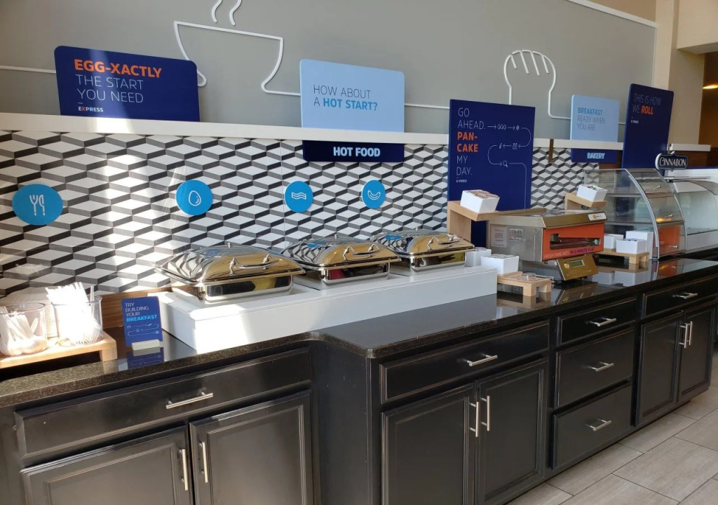 Holiday Inn Express & Suites Marion Northeast by IHG