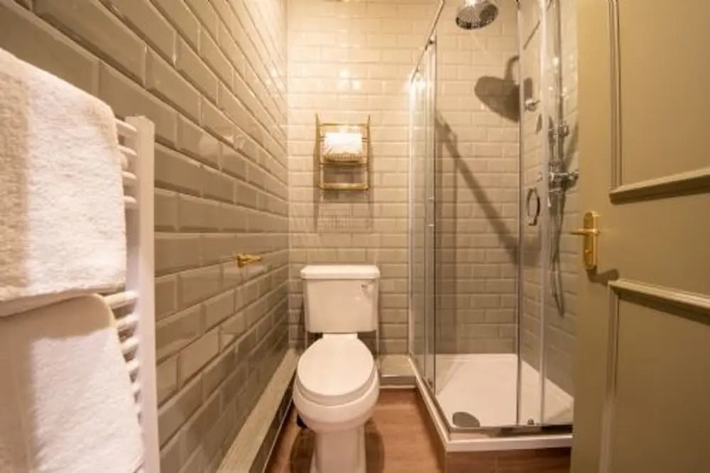 Host Stay Woodroffe Arms Hope Twin Room 5