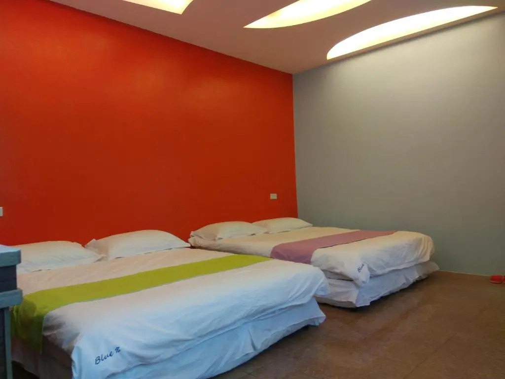 Blue% Hotel