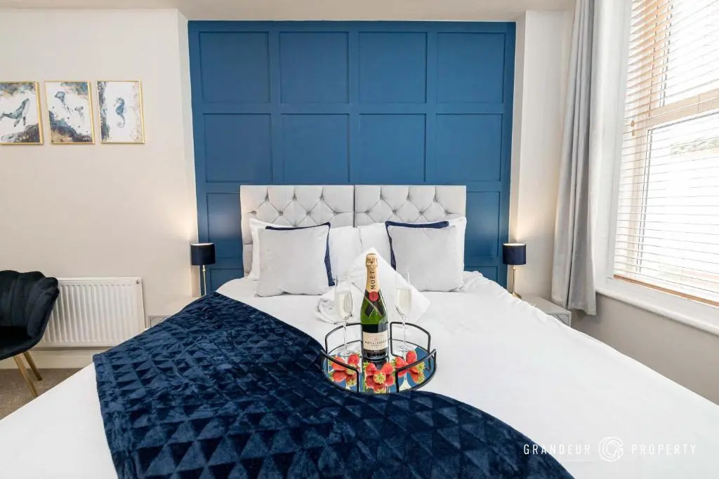 Elegant 2bed Apt- Bmouth Beach Front with Parking