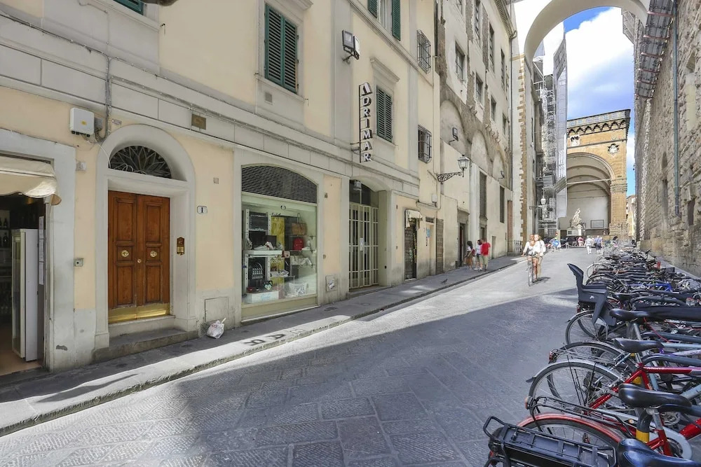 Palazzo Vecchio Apartments by Mmega