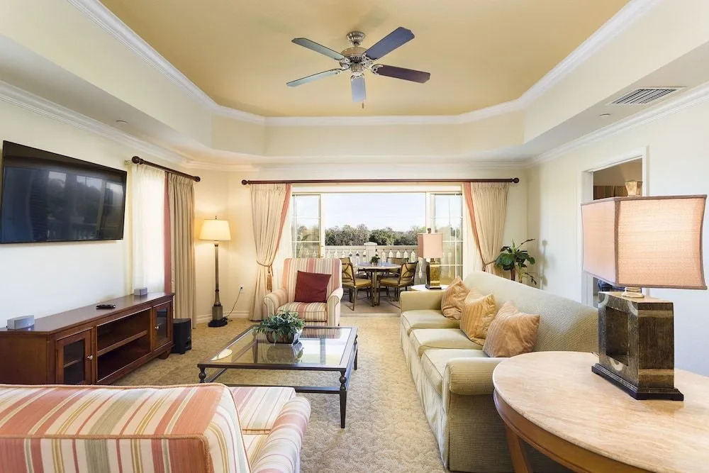3 Bed 3 Bath condo w/ TV Golf Course Views by RedAwning