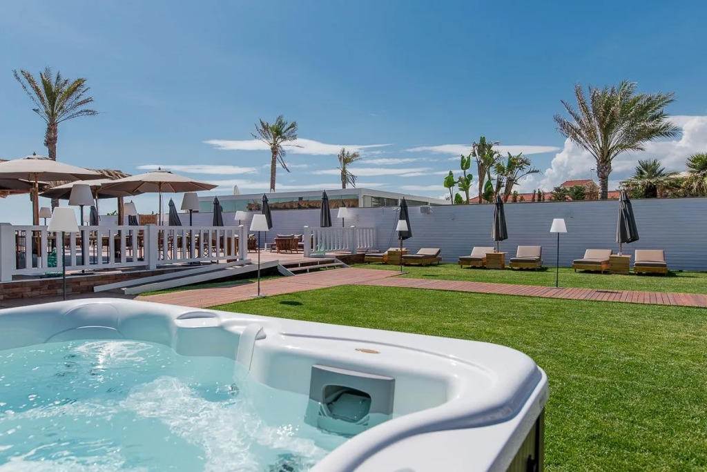 Cumeja Beach Club & Hotel