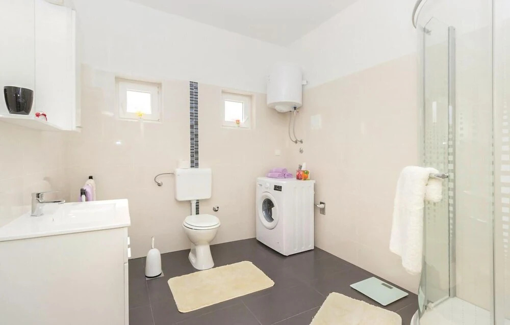 Nice Apartment in Zadar With 3 Bedrooms, Wifi and Outdoor Swimming Pool
