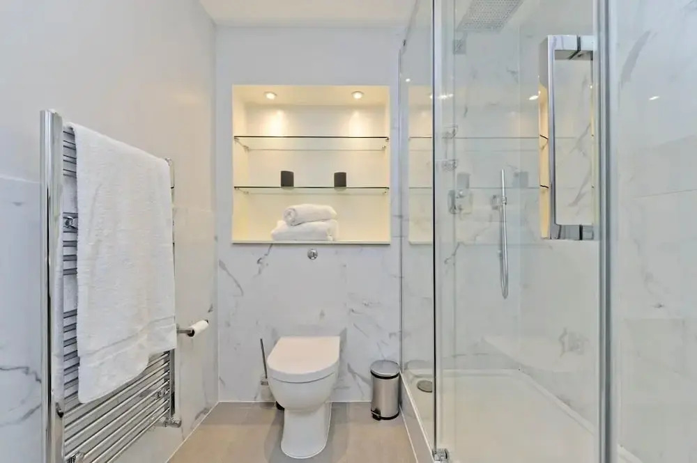 Large 2 Bedroom Kensington Garden Flat