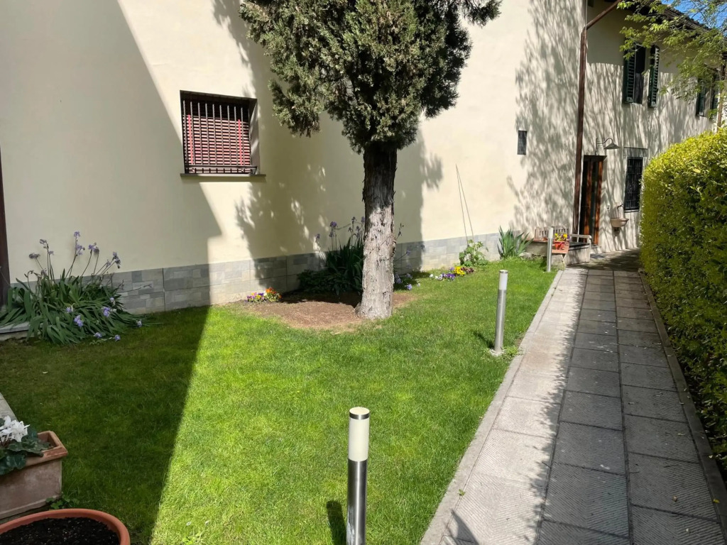 Tuscany style apt free parking 15 min from city center
