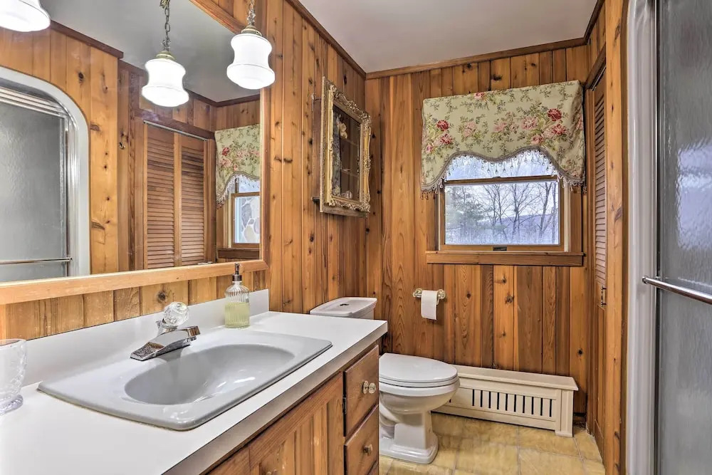 1 Mi to Lake Wallenpaupack: Spacious Poconos Villa