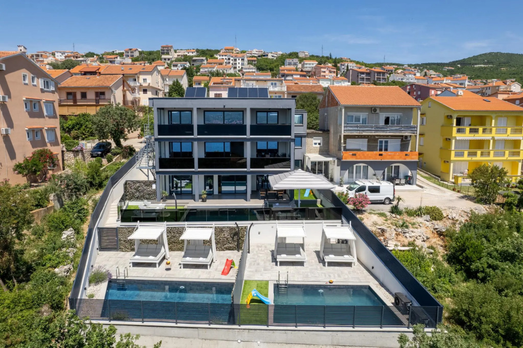 Twins III in Crikvenica