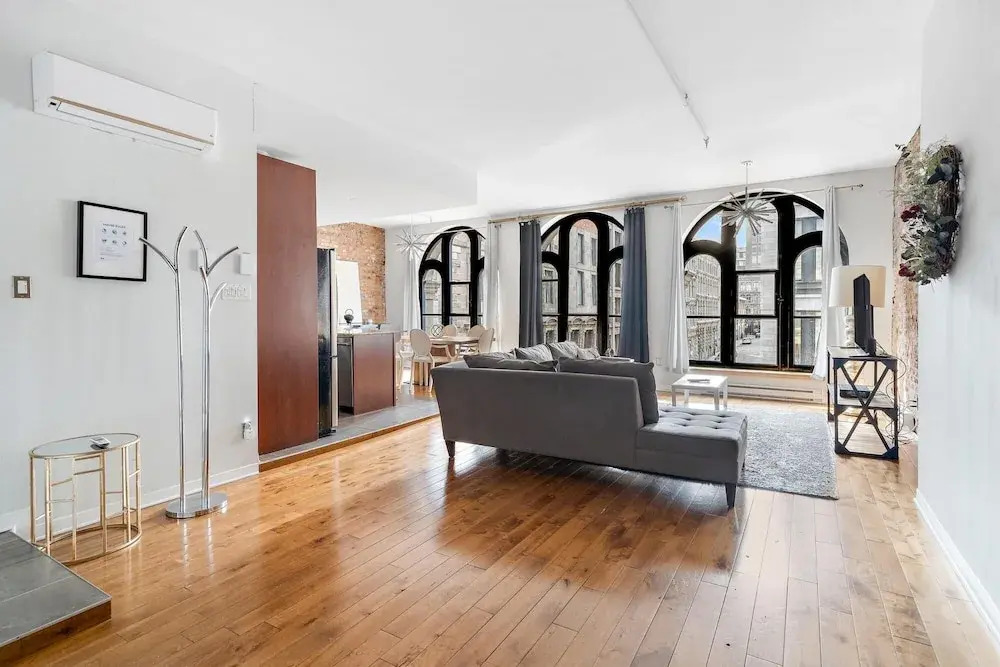 Stunning 1 bdr apt in the Heart of Old Montreal Location Location Location