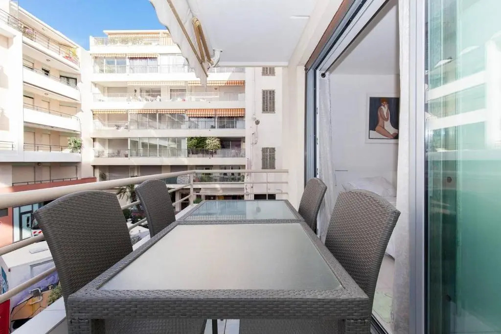 Grand Hotel: New 2 Beds/ 2 Baths