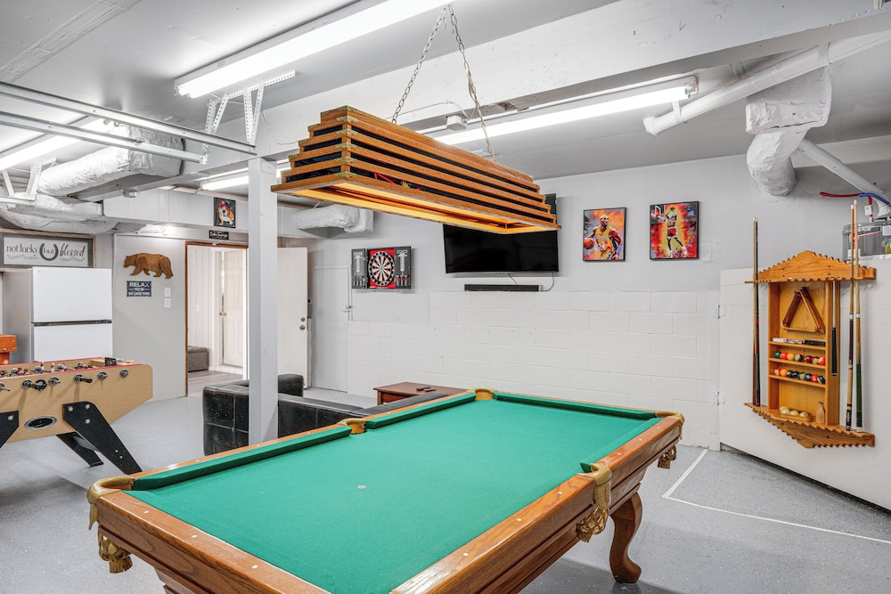 Mtn-view Getaway w/ Game Room, 1 Mi to Kern River!