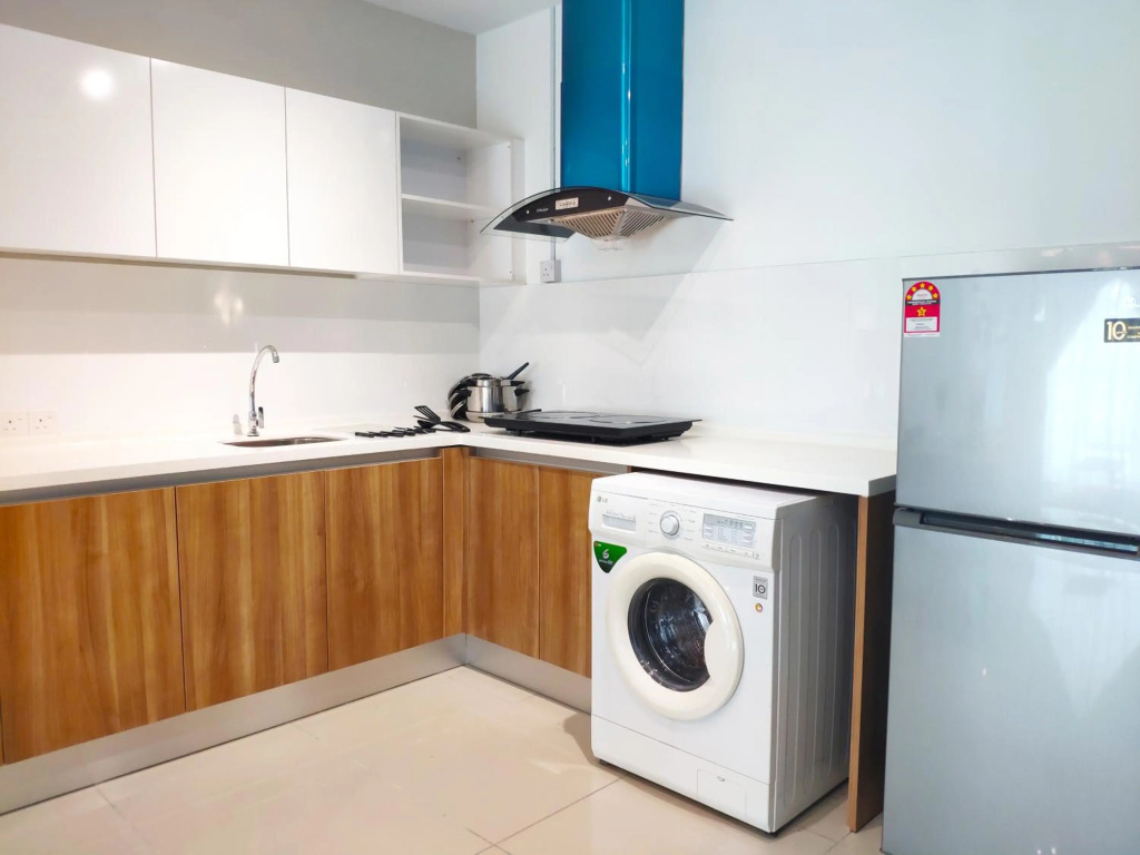 5-Star Apartment + Infinity Pool, 4 pax, 1 min to Jaya One