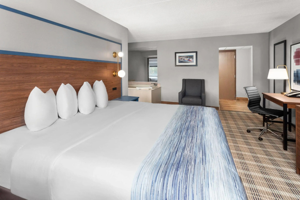 AmericInn & Suites by Wyndham Baraboo Event Center