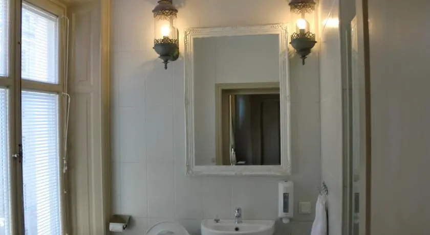 Colonial Hotel