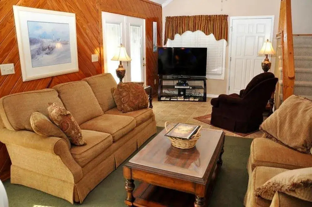 TJ's - 4 Br home by RedAwning