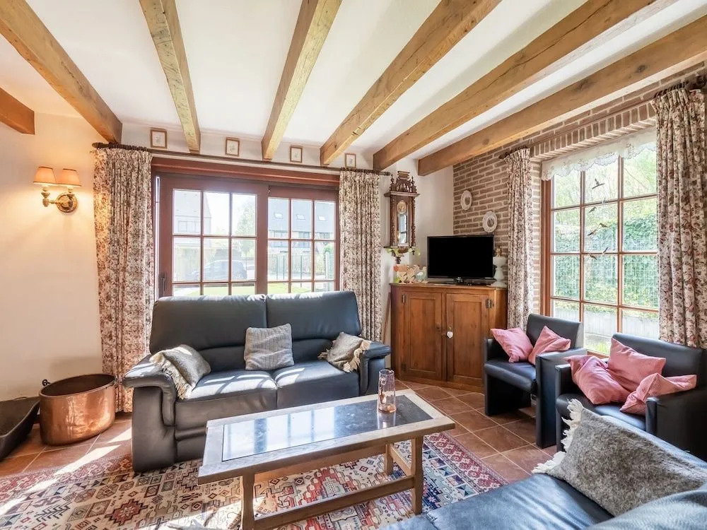 Farmhouse in Beveren near Beach & Garden