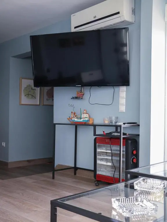 Piraeus Apartment with Endless View