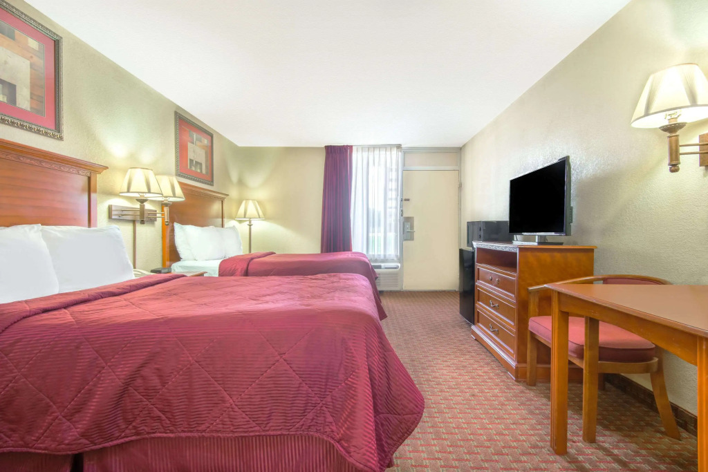 Days Inn by Wyndham Shorter