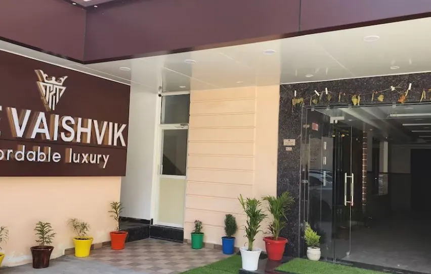 Hotel The Vaishvik Banganga Road