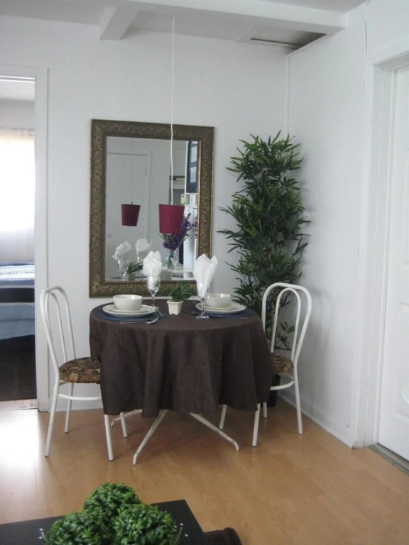 Adib Apartments - 2077 Walkley Rd