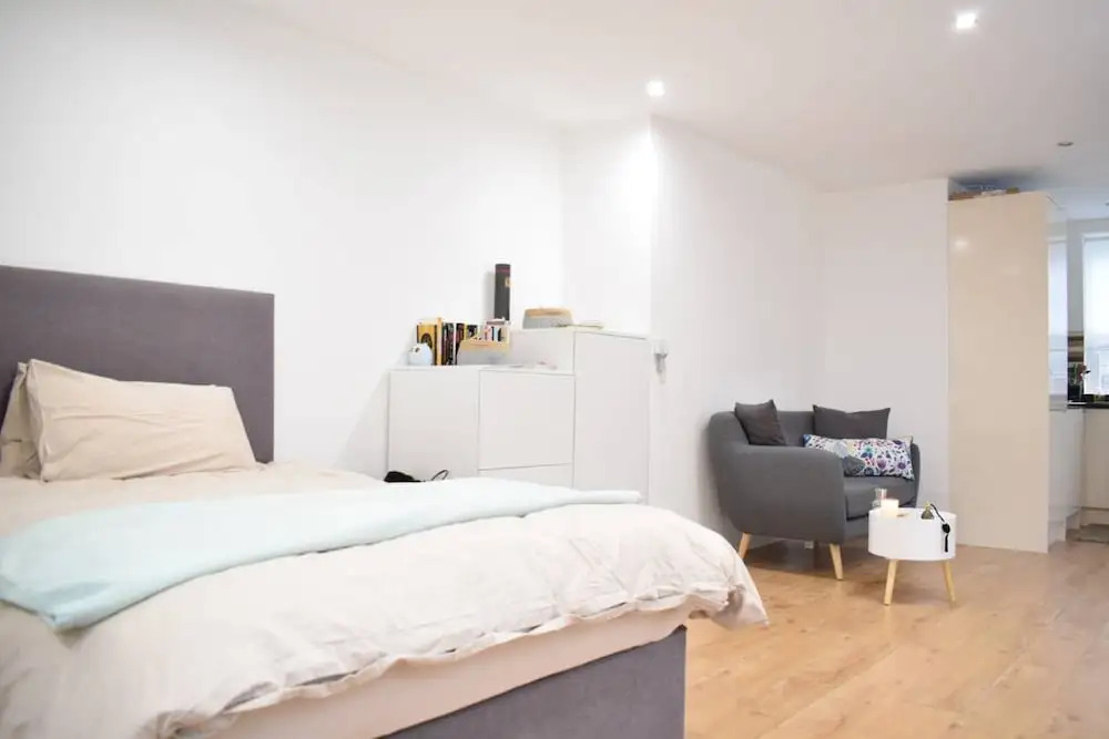 Modern Studio Near Oval