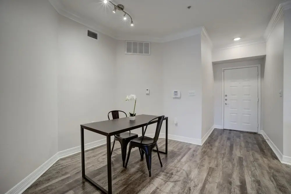 Apartments near Houston Medical Center & Rice University by Frontdesk