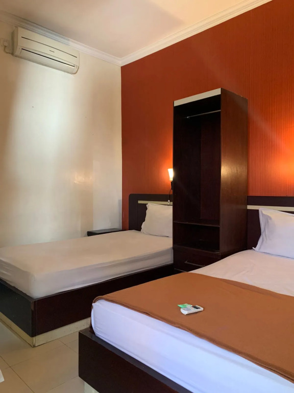 Bandoeng Guest House by Pesen Kamar