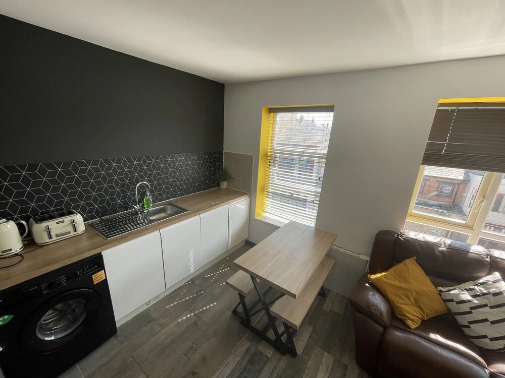 The Willow - Superb Spacious 3 Bed Room Apartment