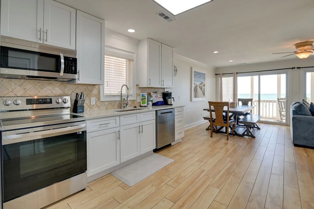 Beachfront Murrells Inlet Home - Walk to Pier!