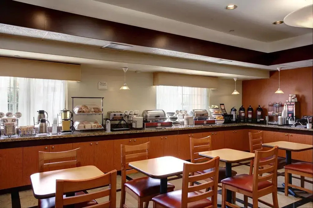 Comfort Inn & Suites Oakland Airport