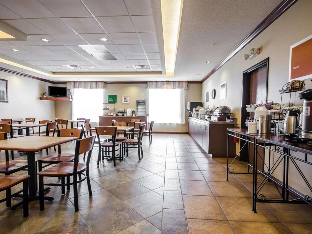 Quality Inn & Suites near Owensboro & Holiday World GOLD AWARD WINNER
