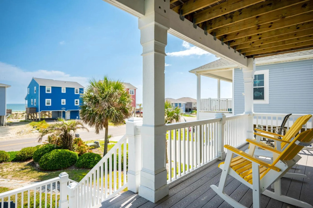 Tar Healin by Oak Island Accommodations