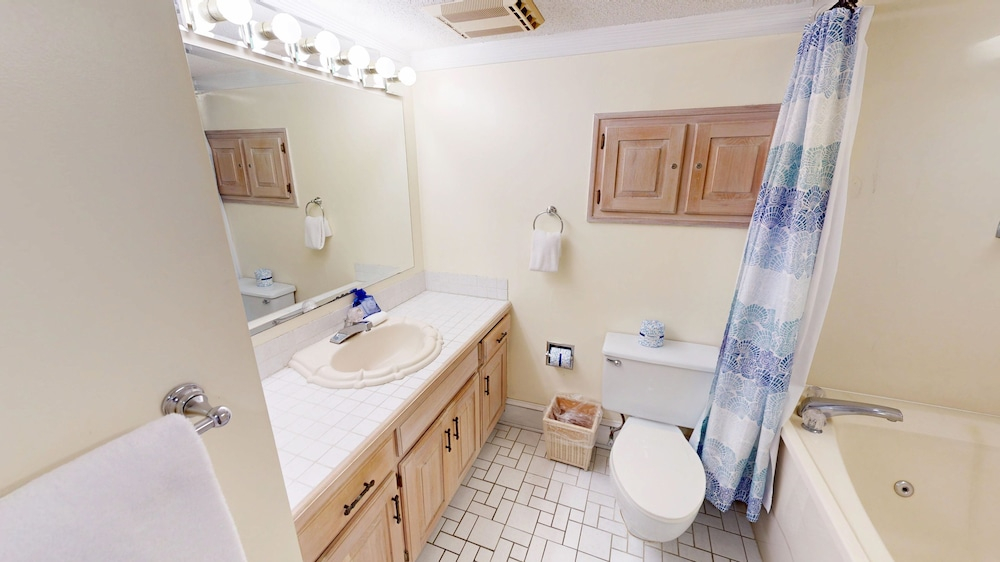 Shoreline Towers 2072 2 Bedroom Condo
