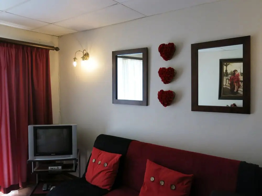 Self Catering 1 Bedroom Sofa Bedfull Bathroom Ideal for 4 Guets - Welcome