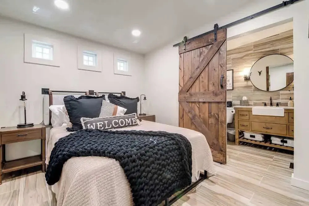 Southern Charm - Near Main With Hot Tub