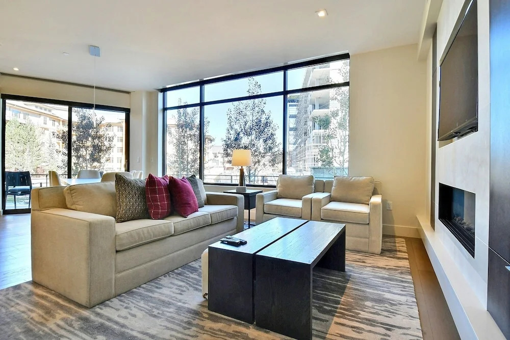 Ski In Out Modern 2BR Residence in Canyons Village