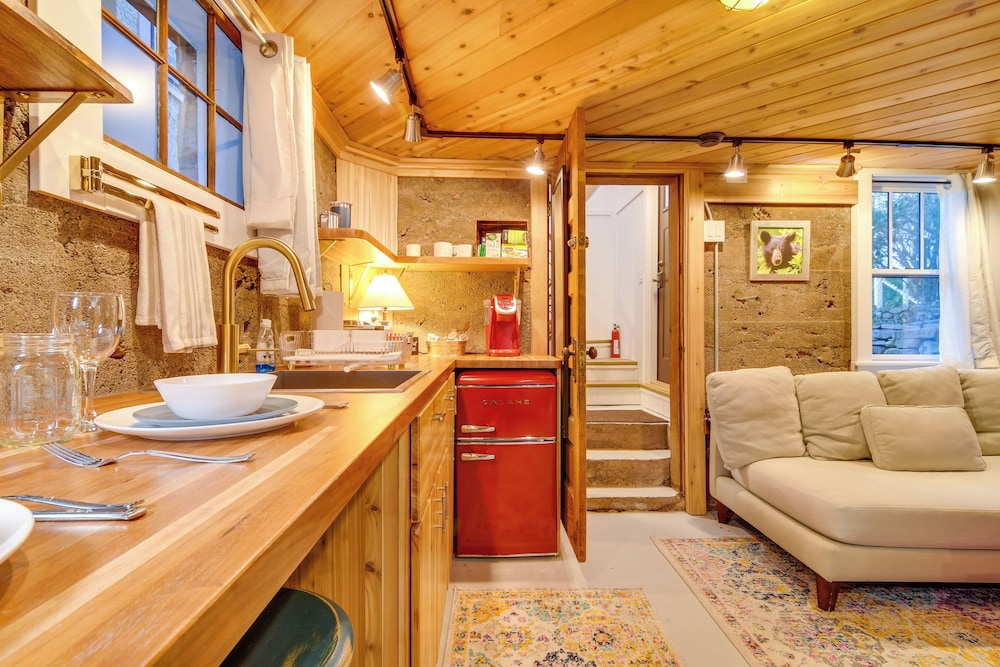 Explore CU! Unique Studio w/ Private Courtyard