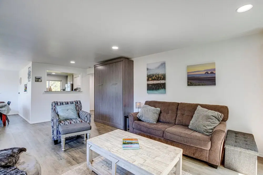 Rockaway Beach House - Walk to Ocean!
