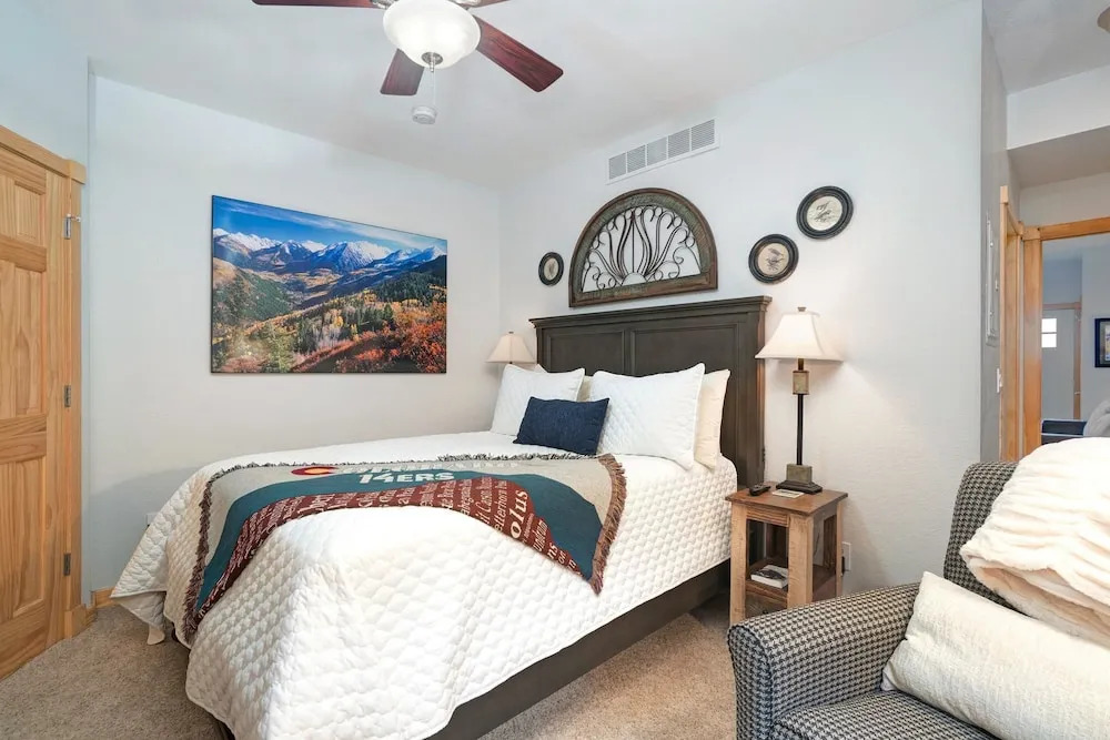 Emerald Mountain 28C 1 Bedroom 1 Bathroom Condo